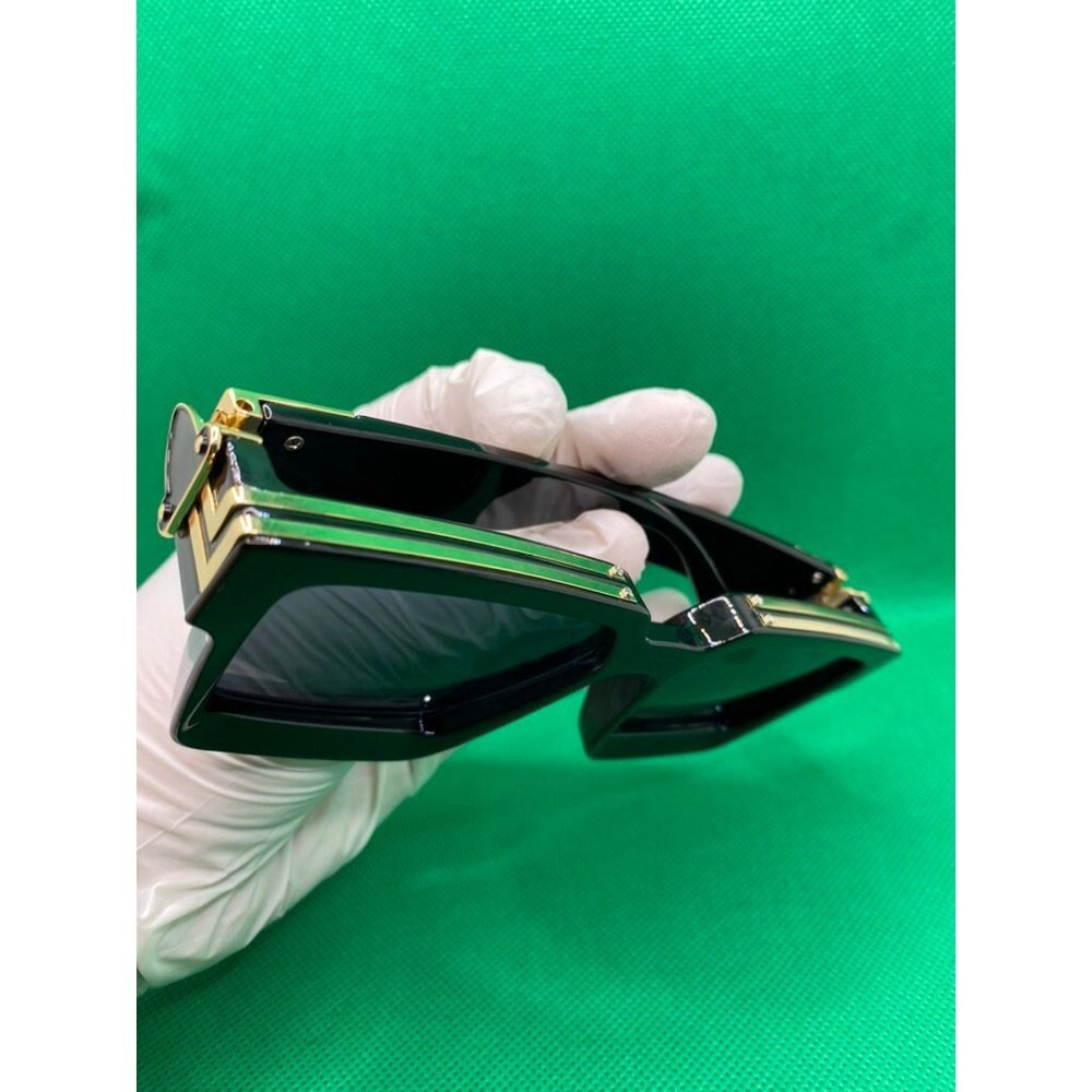 Men’s Black Gold Frame Sunglasses